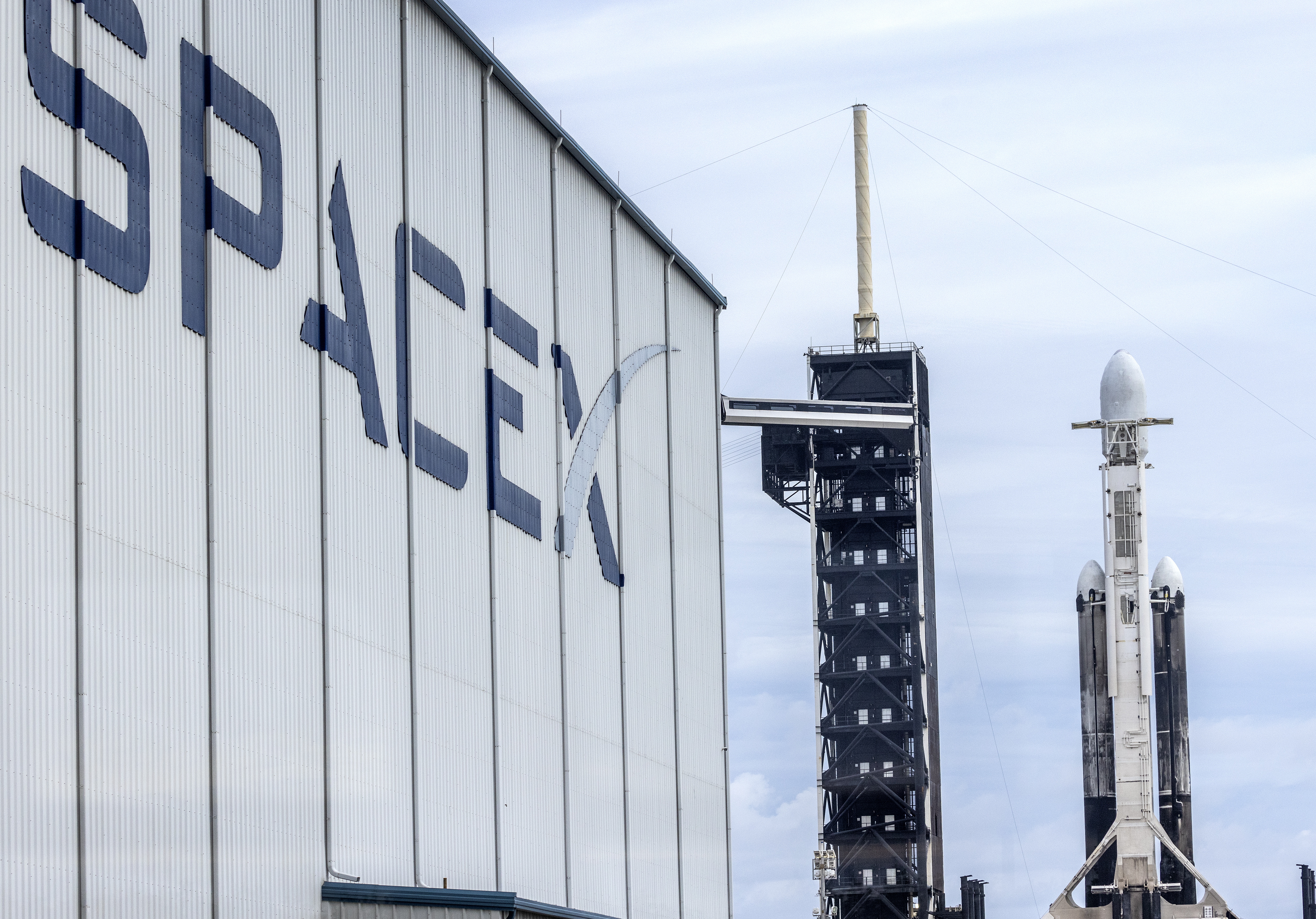 SpaceX firma un acuerdo antes de su salida a bolsa