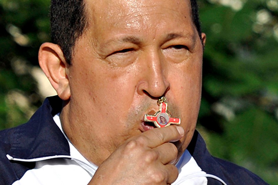 Chávez se recupera de cirugía aunque afronta compleja batalla contra cáncer