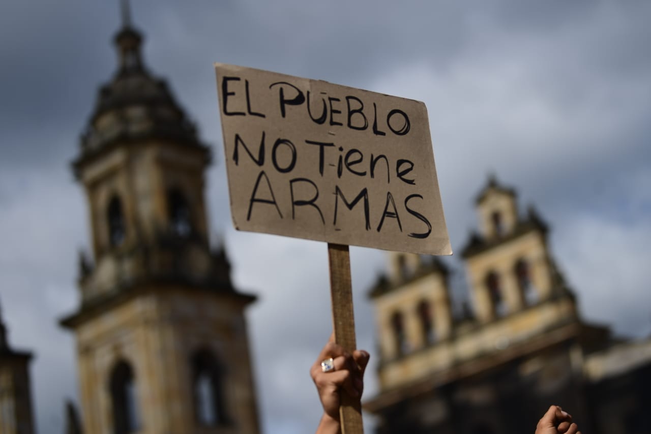 La mayoría de protestas hacen énfasis en la violencia que han sufrido los manifestantes por parte de la Fuerza Pública.