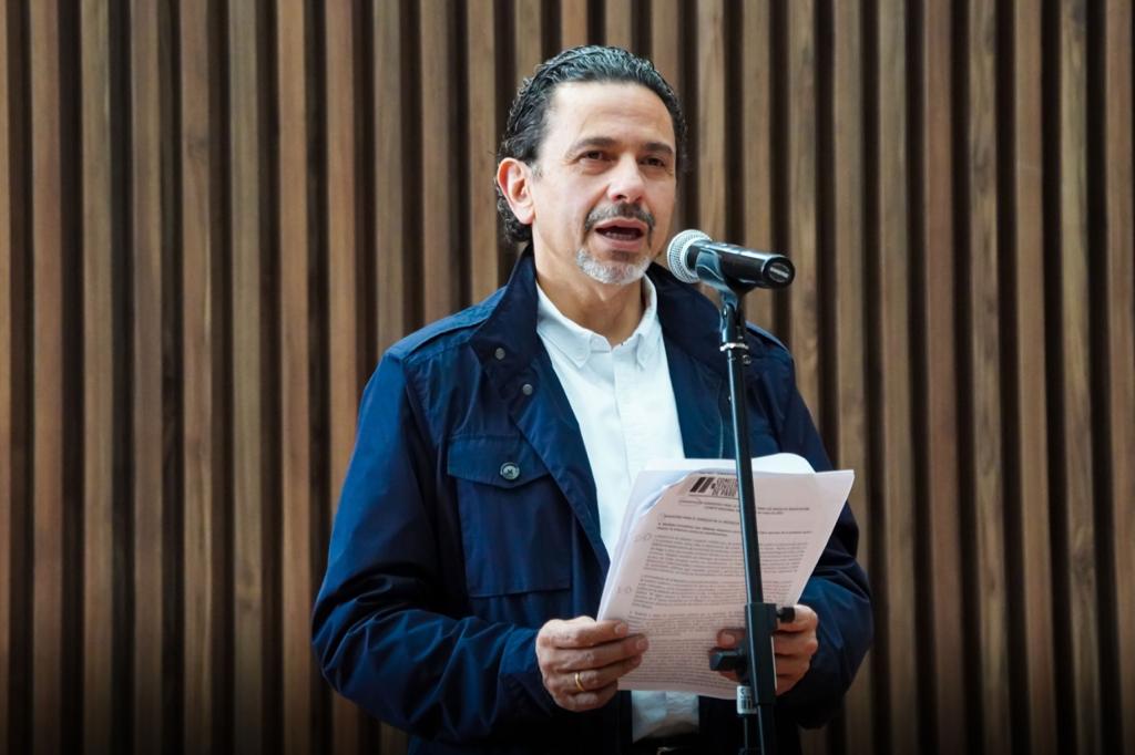 “Petro lleva tres años siendo más un candidato que un senador”: Miguel Ceballos