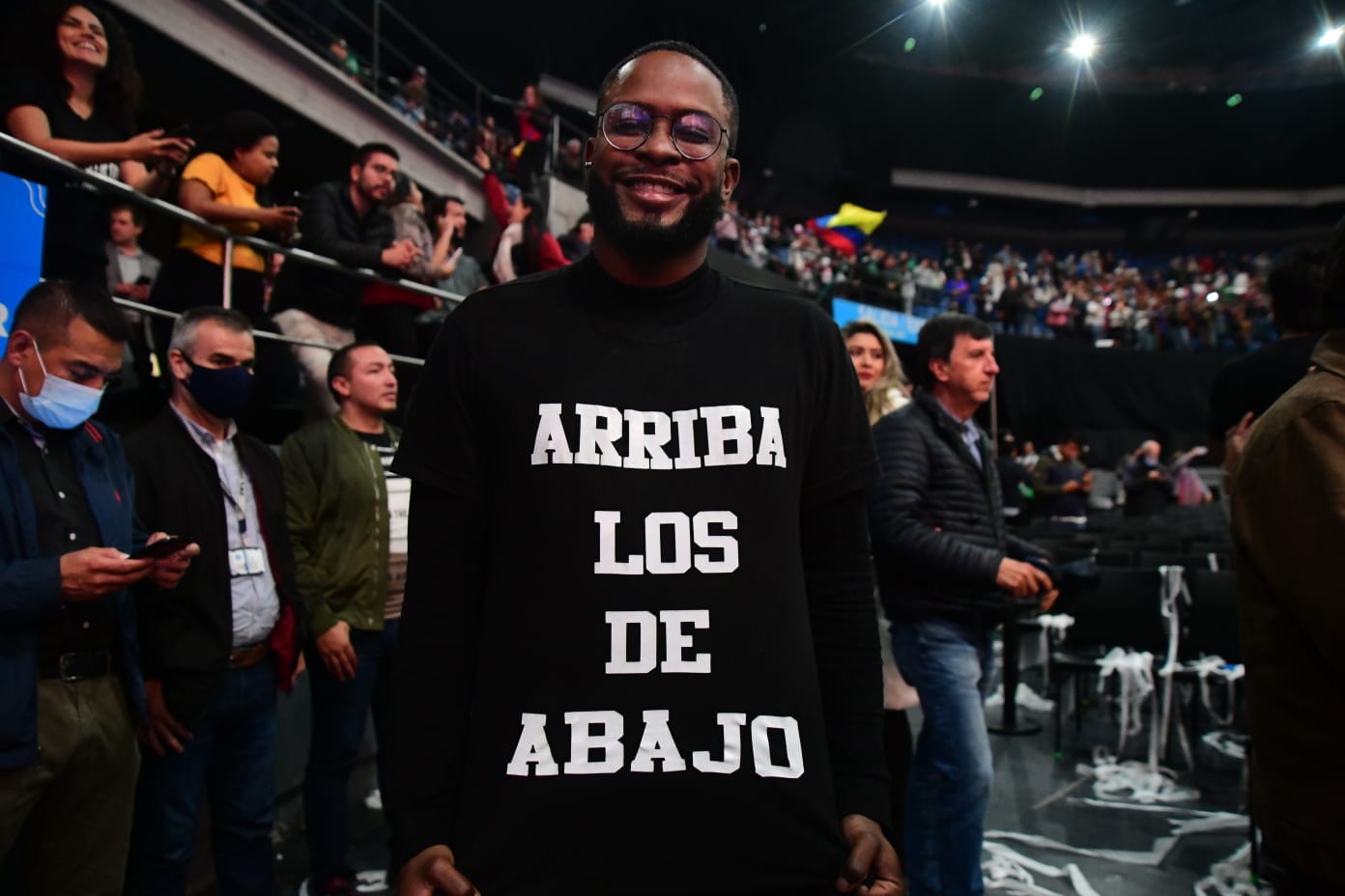 Miles de seguidores de Gustavo Petro celebran su elección como nuevo presidente de Colombia en el Movistar Arena en Bogotá.