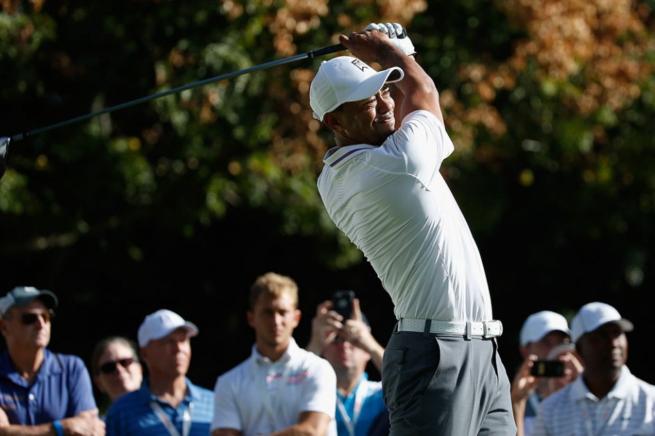 Tiger Woods presentó una tarjeta de 77 golpes en el Hero World Challenge en Orlando. Foto: AFP