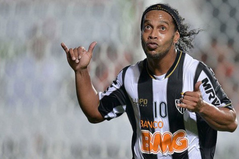 Ronaldinho se sometió a una cirugía estética en la boca