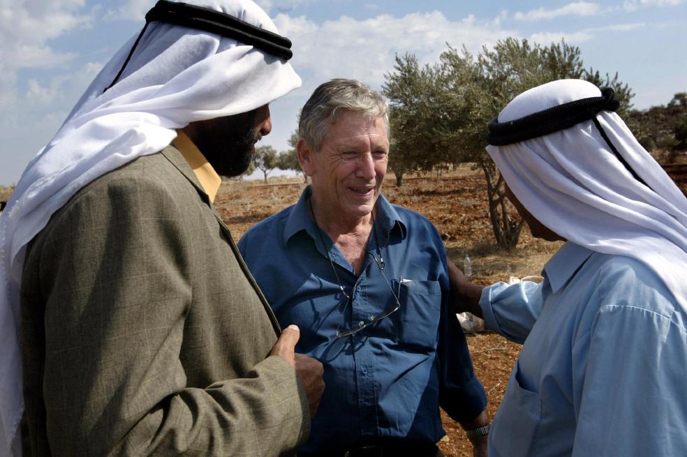 Amos Oz: Dos tintas contra el fanatismo