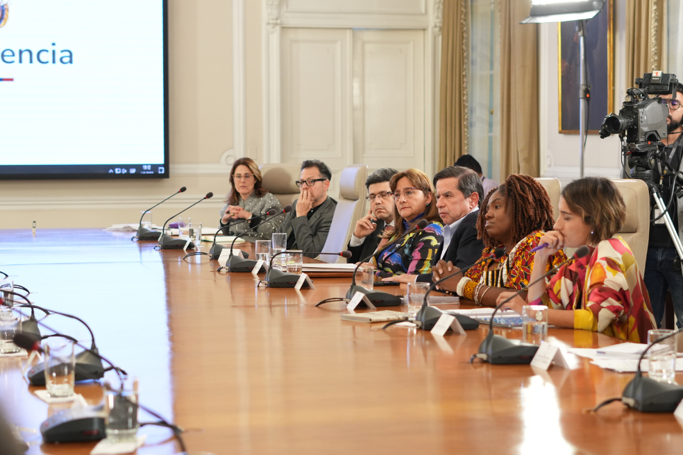 La canciller Laura Sarabia y la vicepresidenta Francia Márquez tuvieron choques durante el consejo de ministros que el presidente Gustavo Petro ordenó transmitir por televisión.