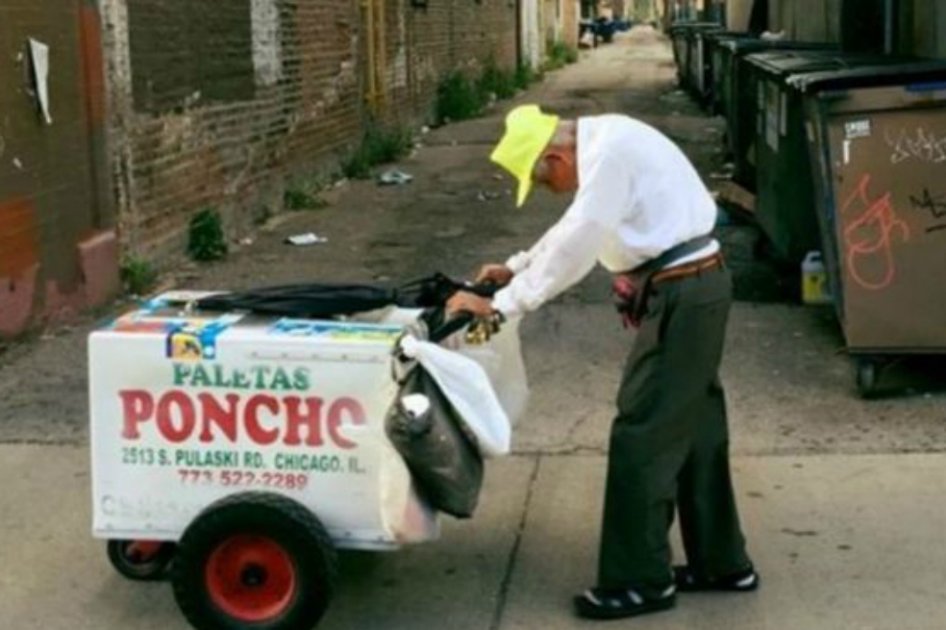 A sus 89 años, vendedor de paletas recibe millonaria donación para que se retire