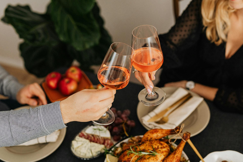 ¡No caigas en excesos! Así puedes celebrar Amor y Amistad con un toque nutritivo