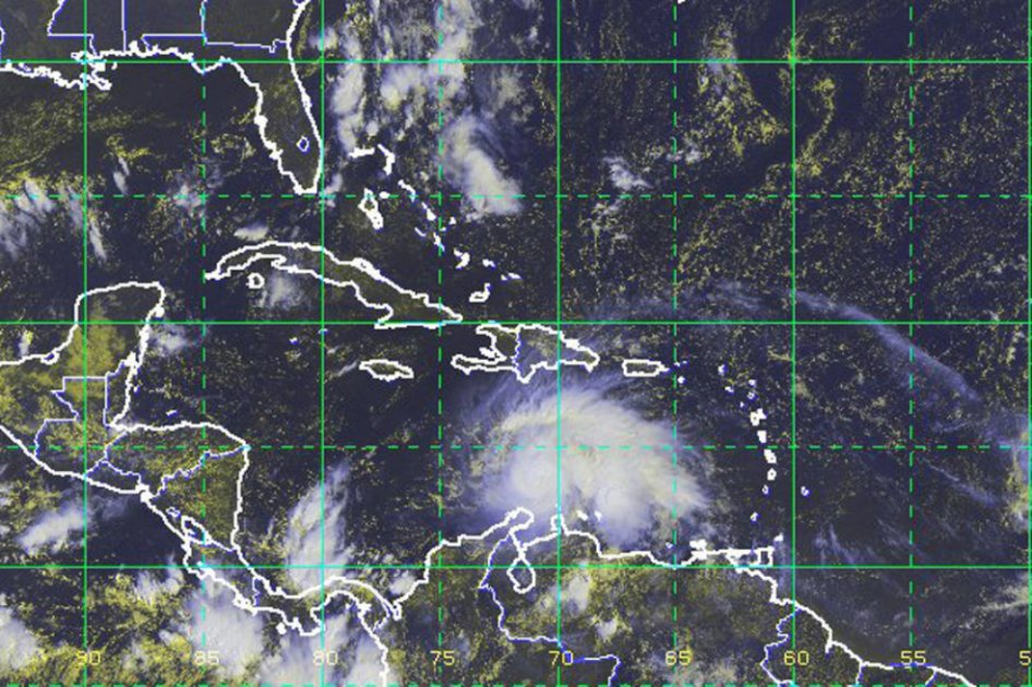 Huracán Matthew aumenta su potencia a 5 justo frente a la frontera colombo-venezolana