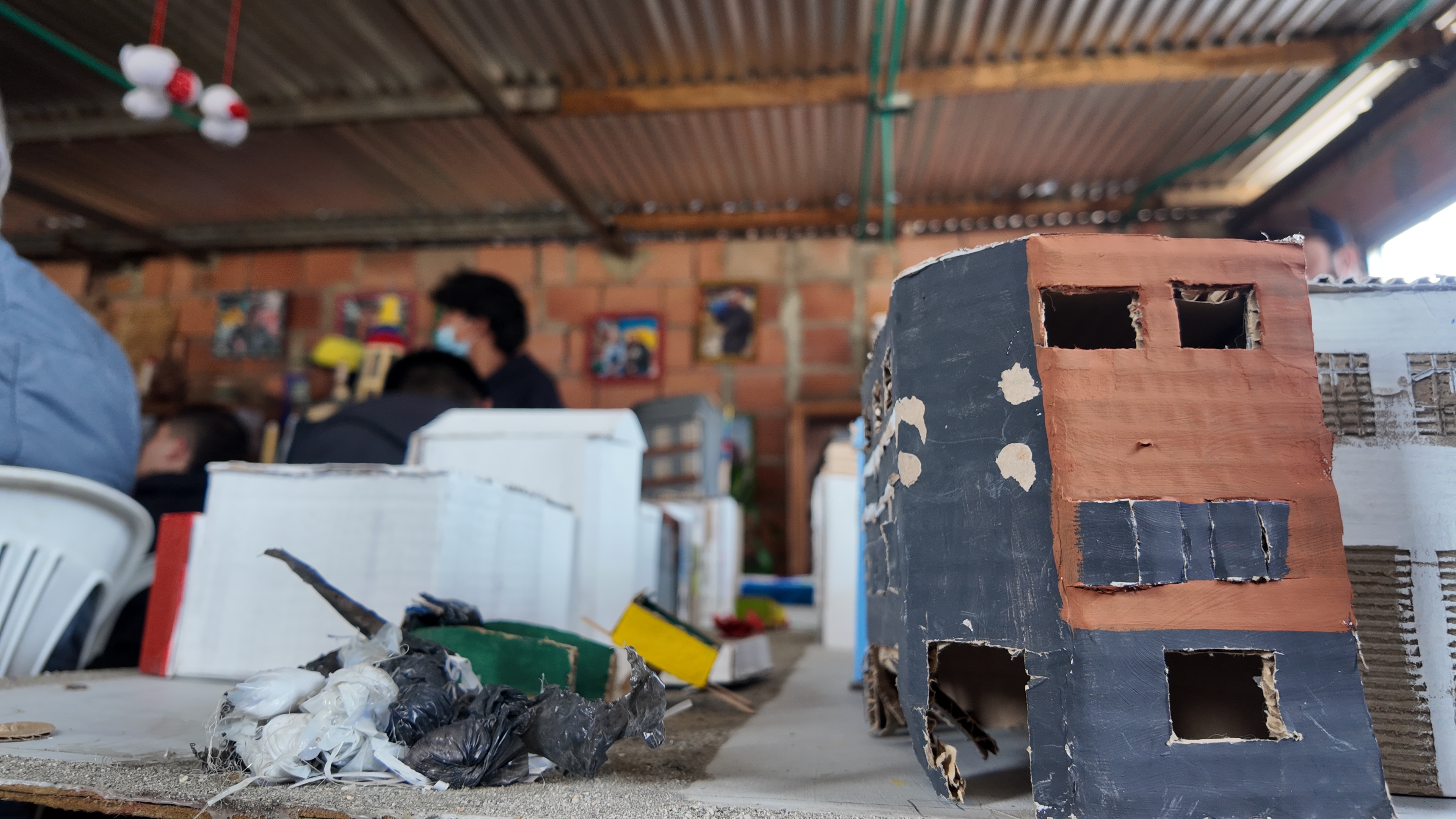 Maquetas que retratan la antigua L. La Esquina Redonda permanece como el ejercicio de memoria central al rededor del Bronx.