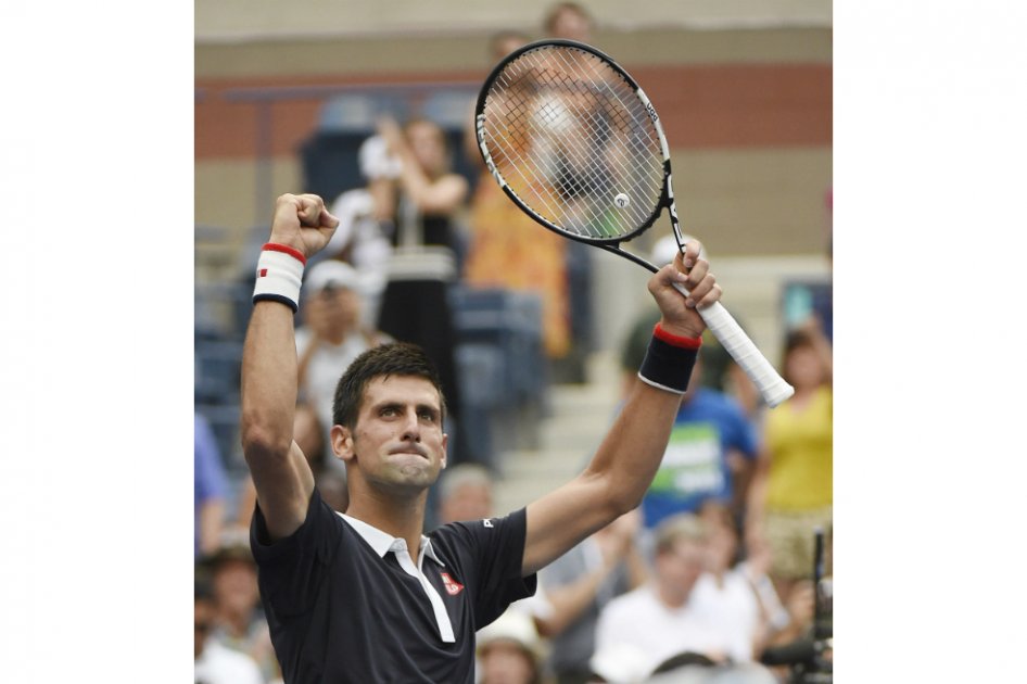 Djokovic suda y baila camino a cuarta ronda del US Open