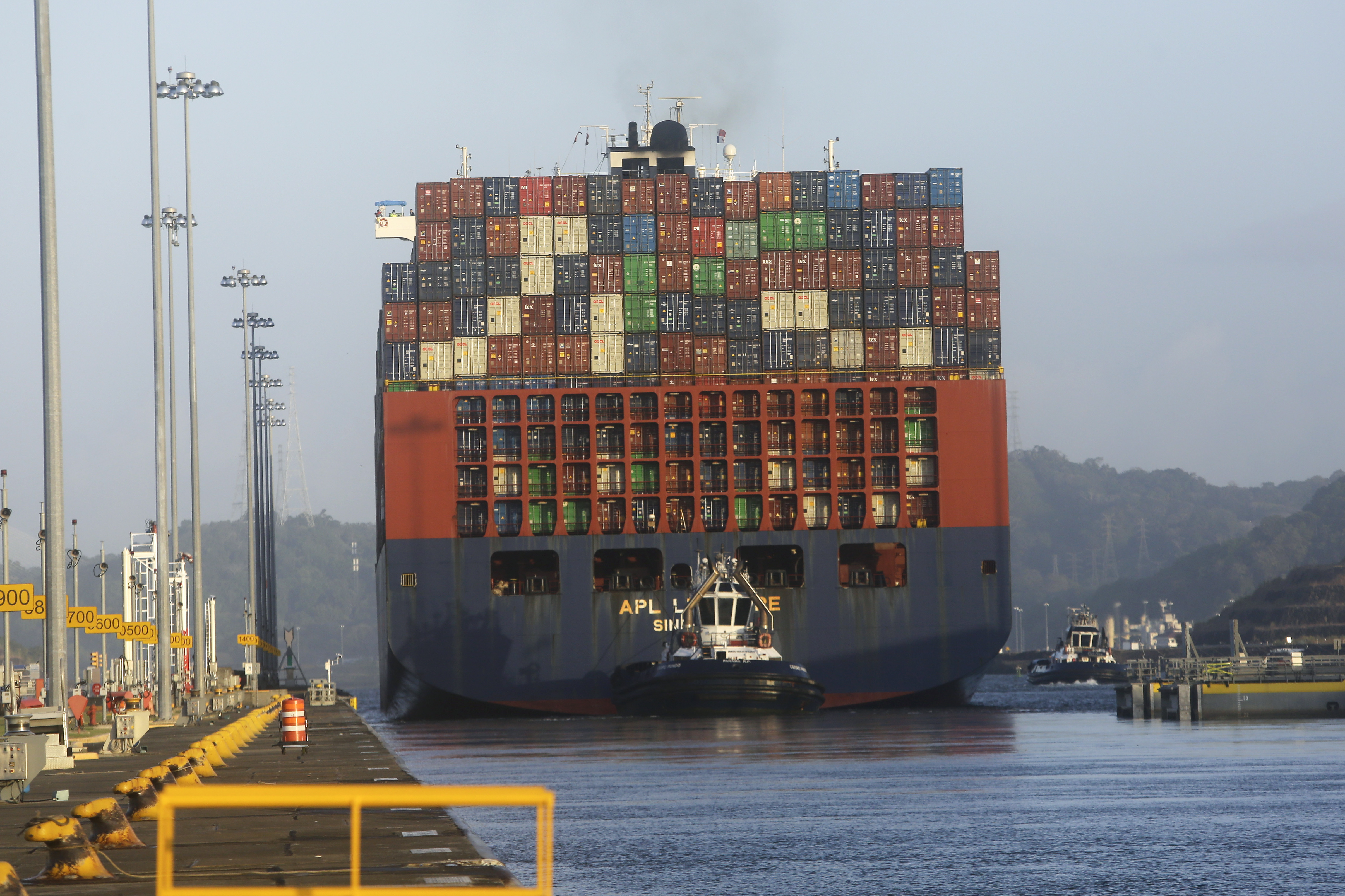 Aprobaron una política climática clave para el transporte marítimo mundial