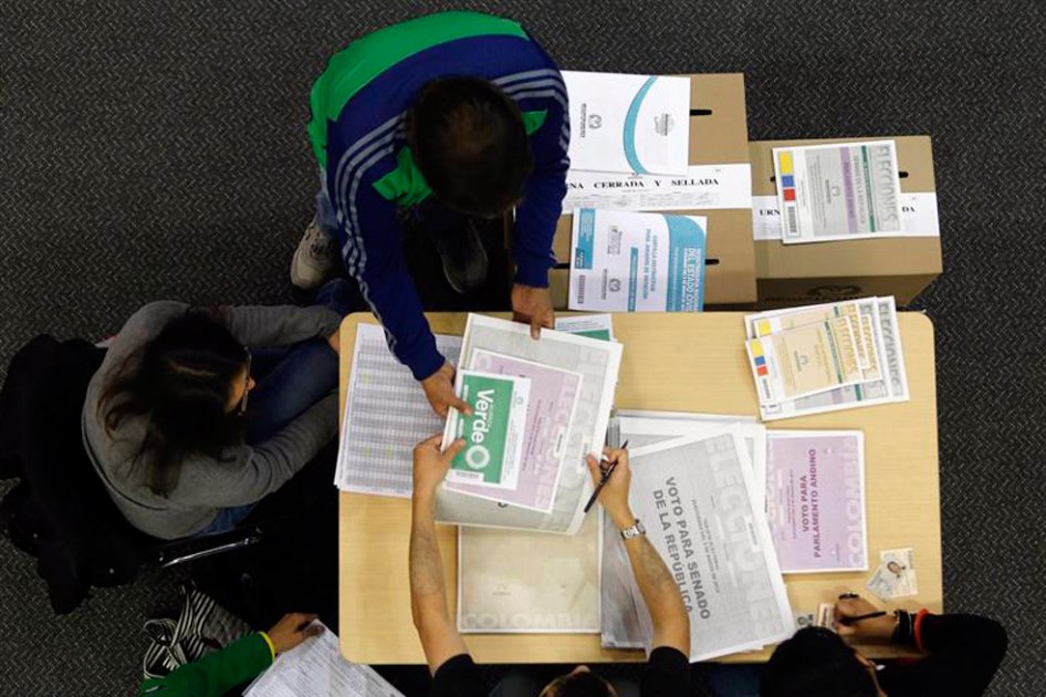 Se cierran los puestos de votación