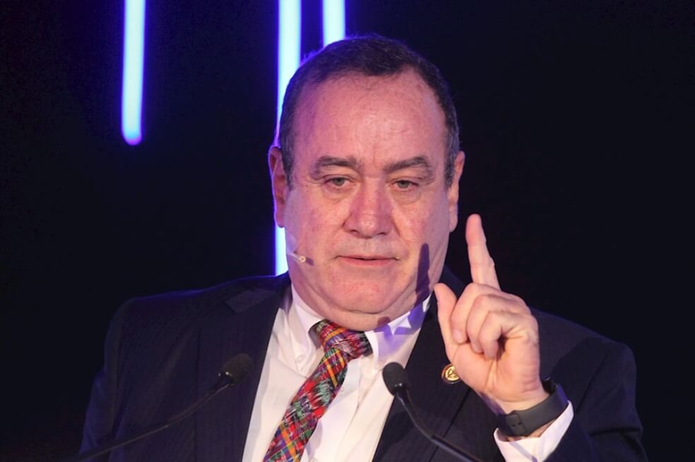 ¿Por qué le negaron el ingreso a Venezuela al presidente electo de Guatemala?