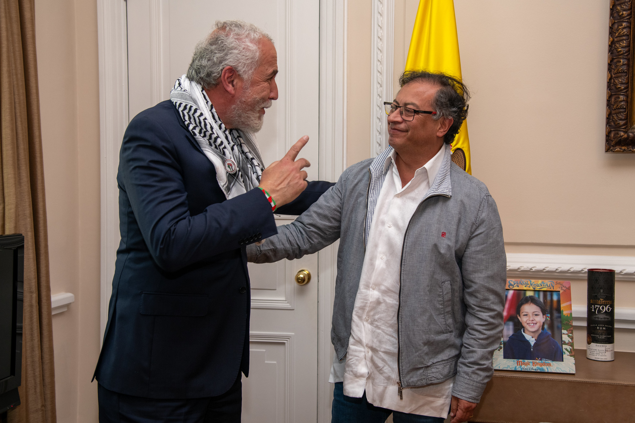 Petro y el embajador de Palestina