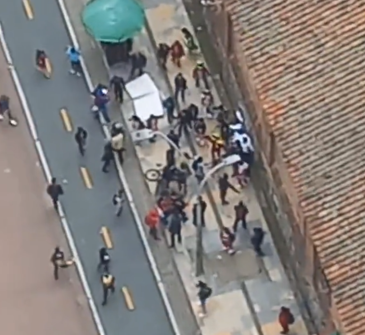 Los videos de la protesta indígena en Bogotá que terminó en disturbios