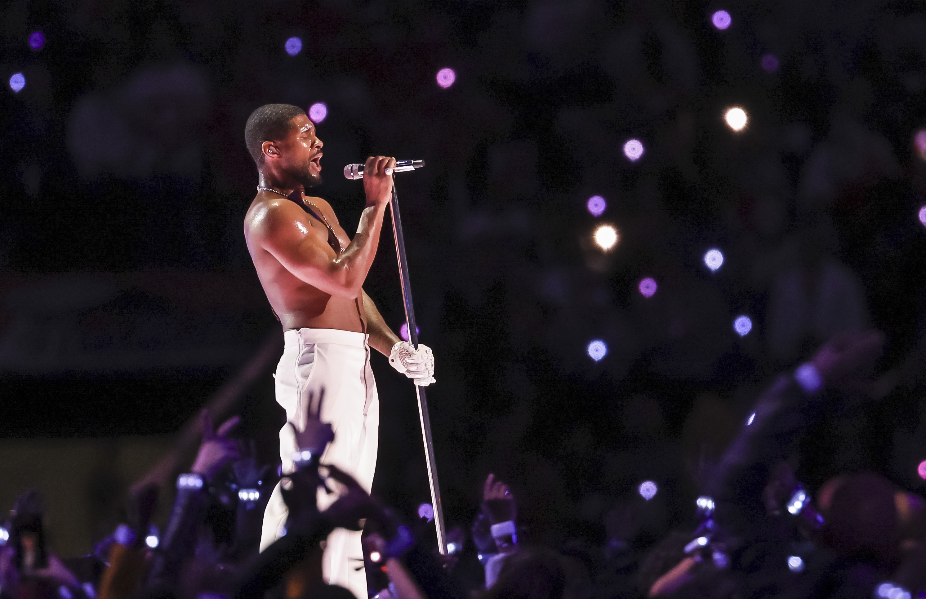 Así fue el show de Usher en el Super Bowl: invitó a Alicia Keys y otros artistas