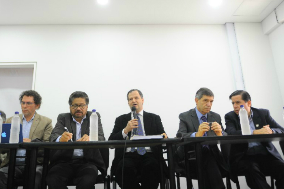 Comisionado Paz cierra puerta a negociar con paramilitares