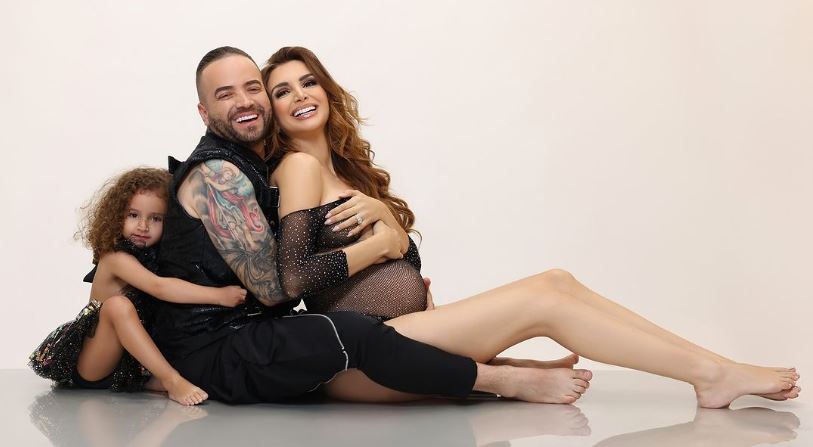 Nacho, exjurado de “La Voz Kids”, y su esposa anuncian nacimiento de su sexto hijo