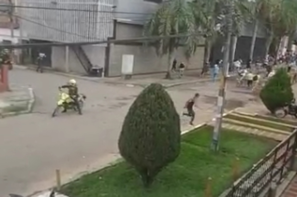 Paro Nacional: imputan cargos a policía que habría matado a joven que lo pateó