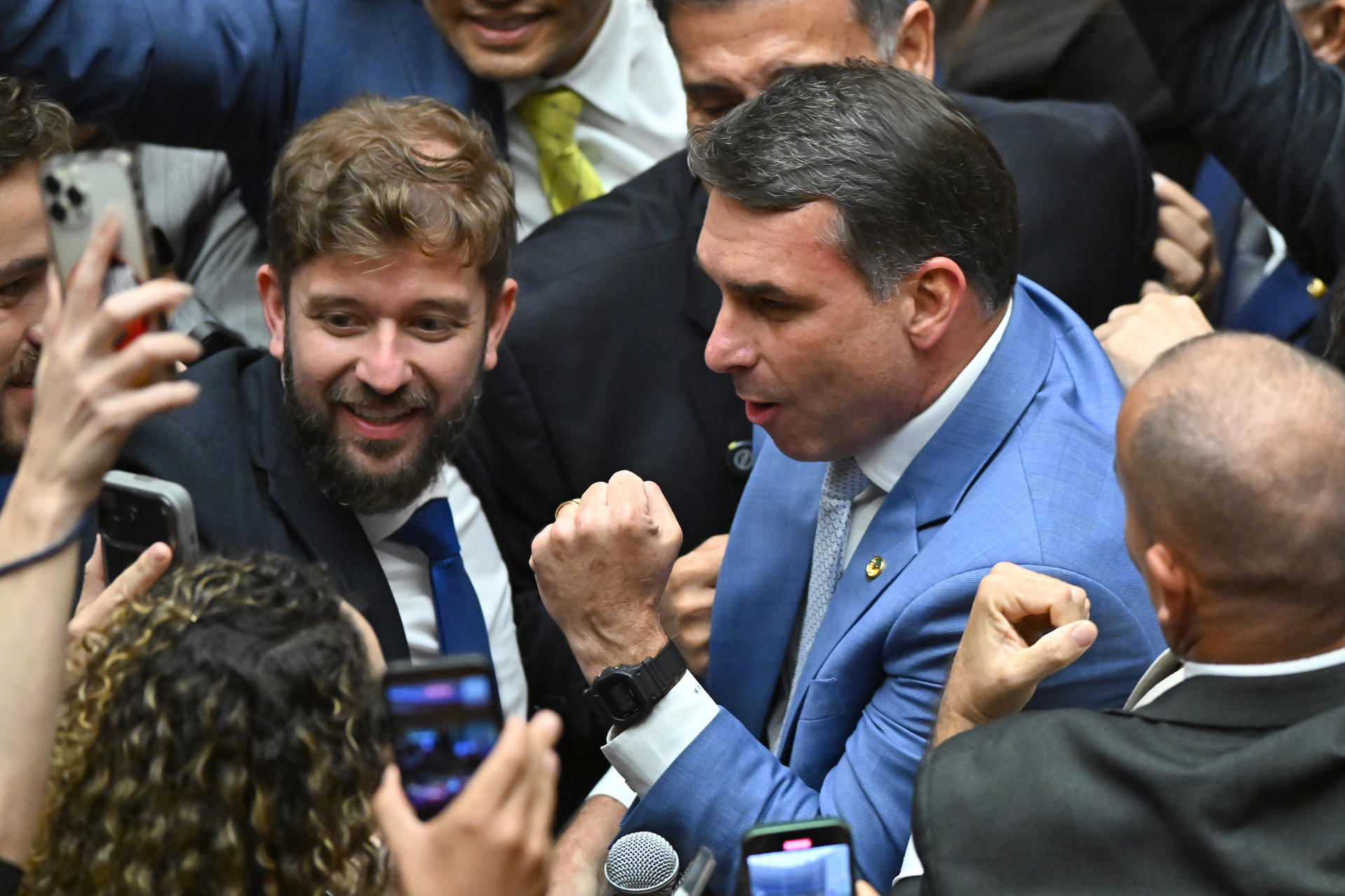 Brasil aprobó la reducción de la condena de Bolsonaro por golpismo y Lula sumó otra derrota
