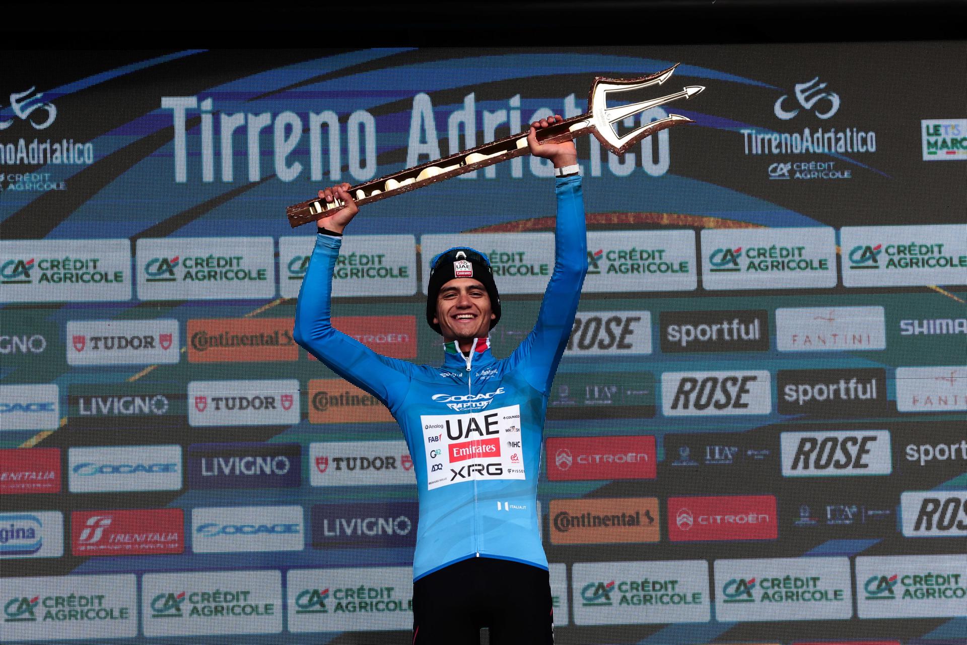 Santiago Buitrago destacó con top 10 en la Tirreno-Adriático: Isaac del Toro, campeón