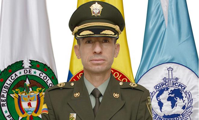 ¿Quién era el director de la escuela policial donde se usaron símbolos nazis?