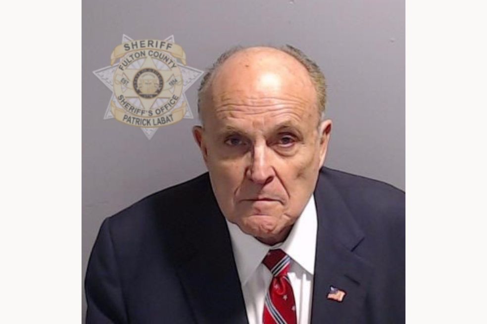 Rudy Giuliani, imputado con Donald Trump, ya se entregó en Georgia