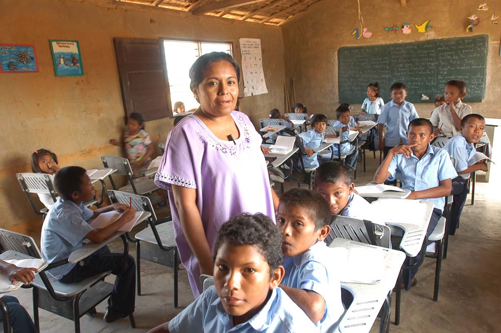 Mujeres ganan más espacios en sistemas educativos