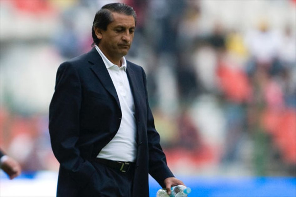 Técnico de River, molesto por demora del debut de Teófilo Gutiérrez