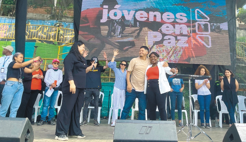 Arrancó programa del Gobierno que busca arrebatarle los jóvenes a la guerra