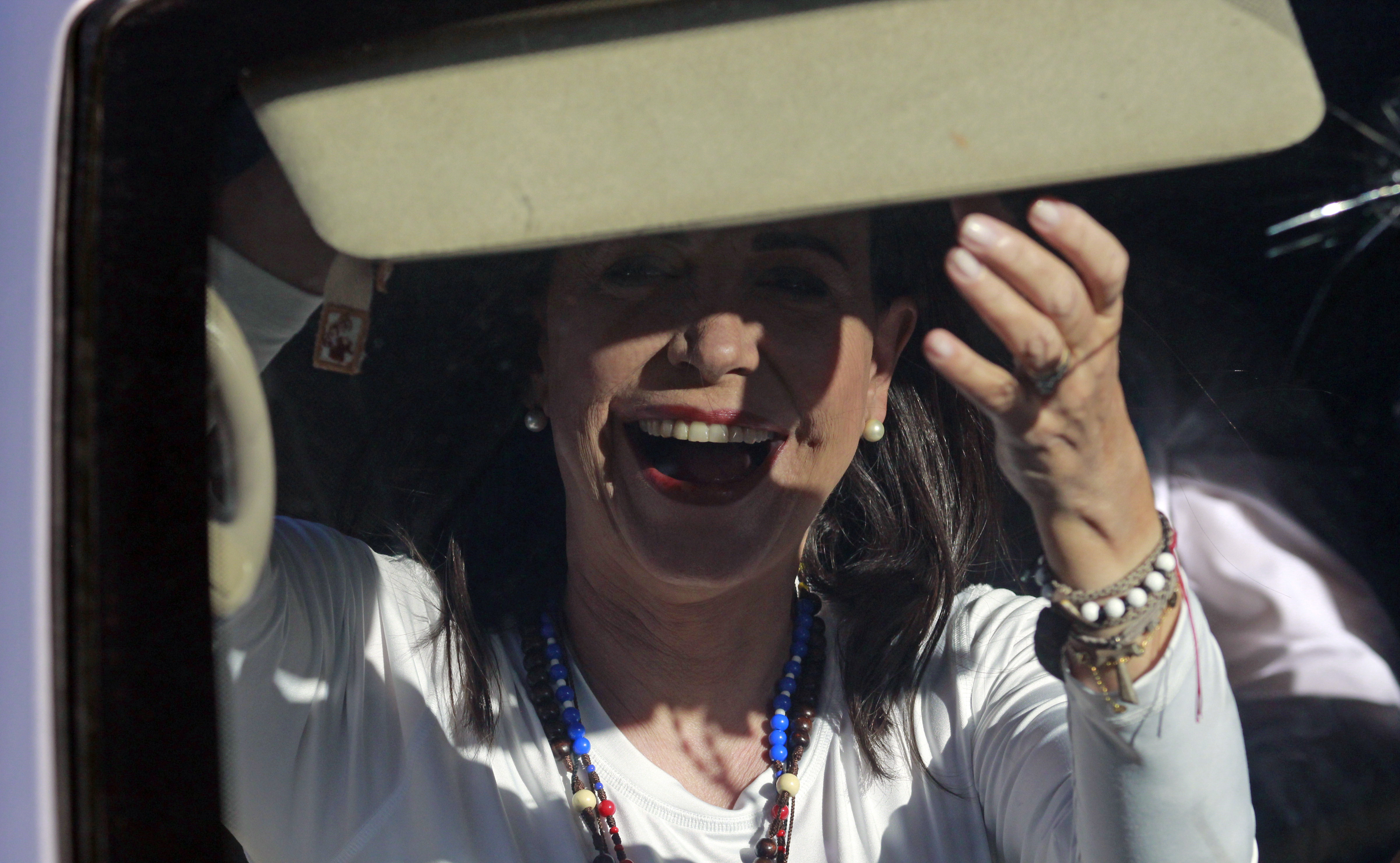 AME7789. SAN CRISTOBAL (VENEZUELA), 28/06/2024.- La líder opositora de Venezuela María Corina Machado participa de un acto de campaña este viernes en San Cristobal (Venezuela). Machado reunió a miles de simpatizantes en el estado Táchira (fronterizo con Colombia), en un multitudinario acto de apoyo a la candidatura del exembajador Edmundo González Urrutia, a un mes de las elecciones presidenciales. EFE/ Mario Caicedo
