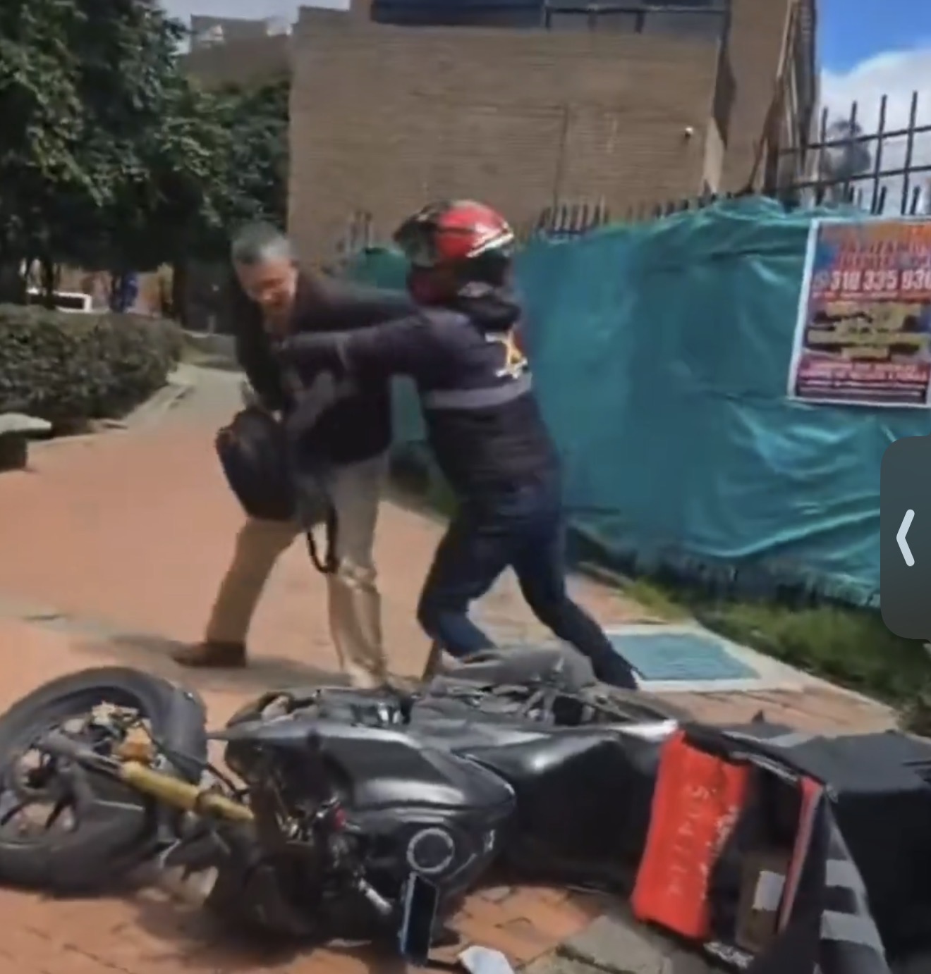 Imprudente y agresivo: motero golpeó anciano, que le reclamó por transitar en zona peatonal