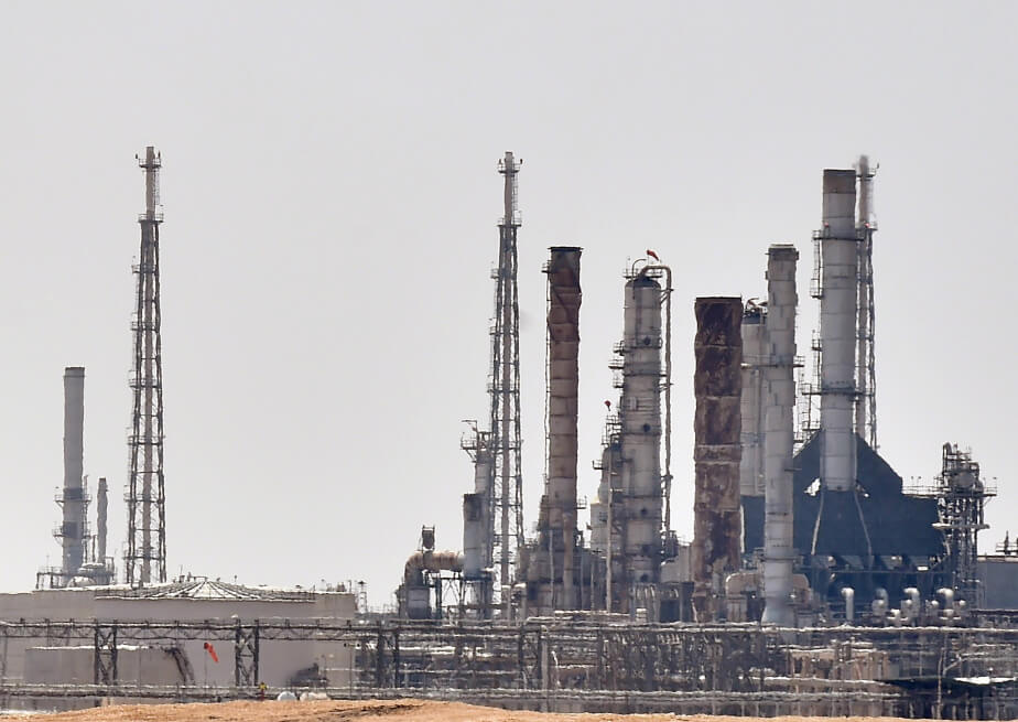 Lo que se sabe del ataque con drones a refinerías de Arabia Saudita