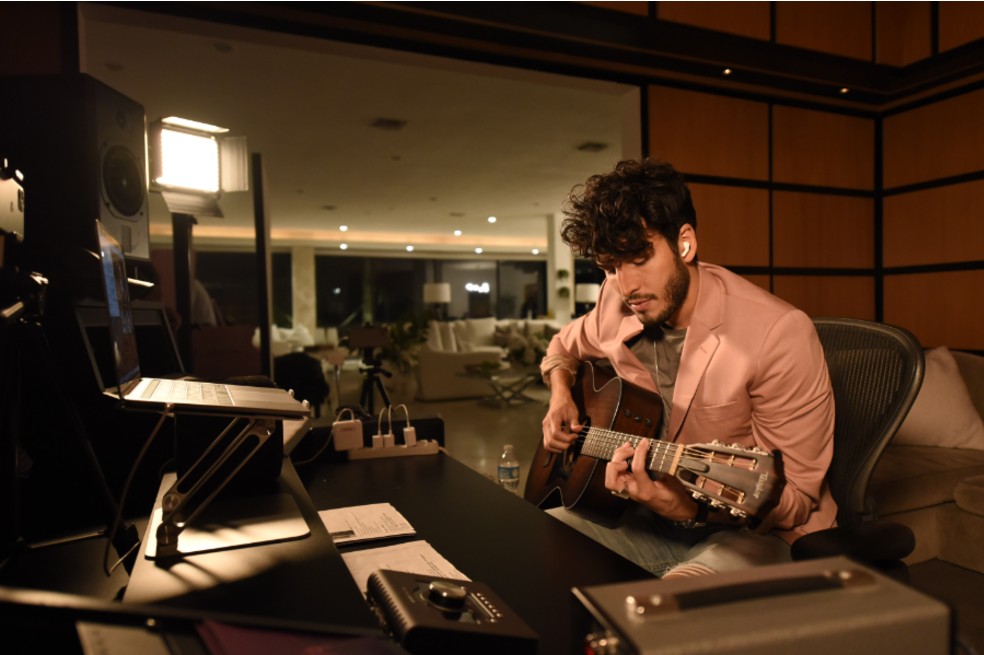 Sebastián Yatra conducirá “Conecta y canta” de Disney+