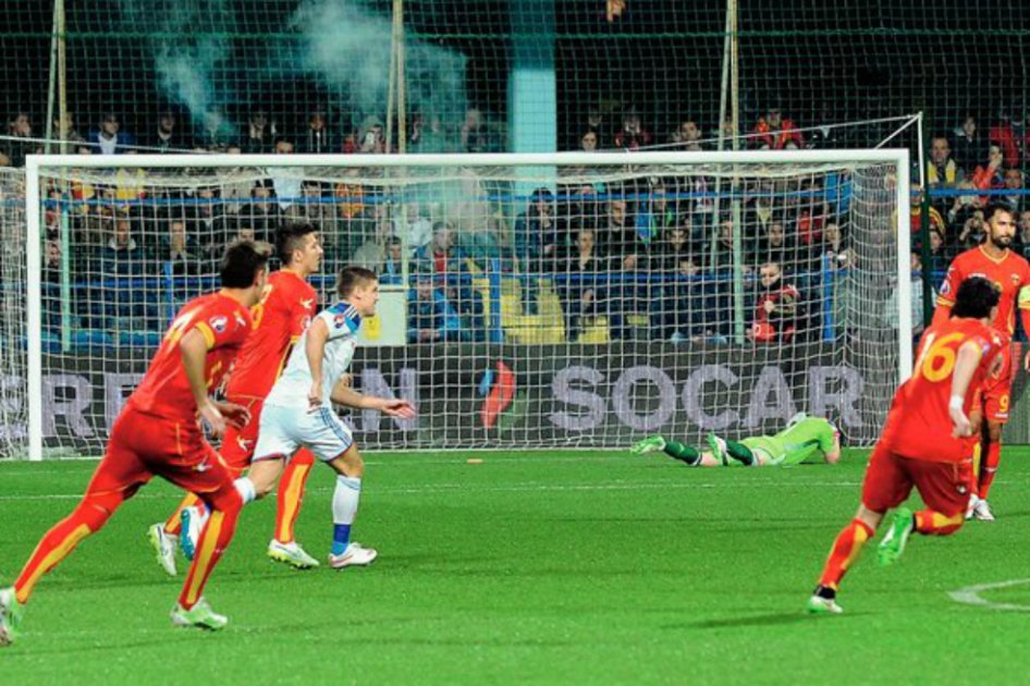 Cárcel para hincha de Montenegro que lanzó una bengala al portero de la Selección de Rusia