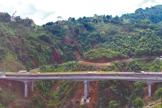 Desactivan carga explosiva en la vía al túnel de occidente, en Antioquia