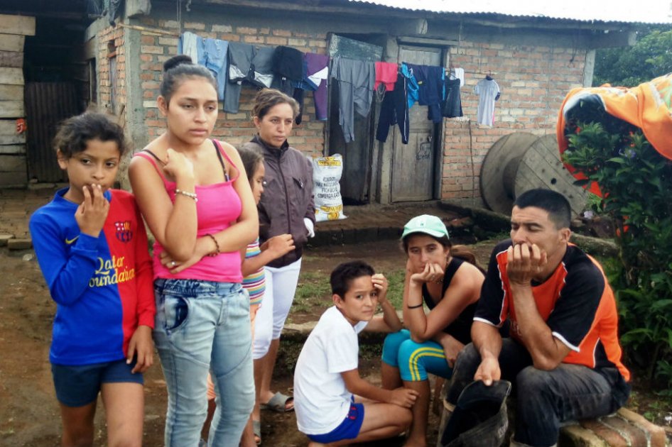 Las dos familias perdieron todo, tras un incendio que consumió sus viviendas. / Cortesía Minuto de Dios