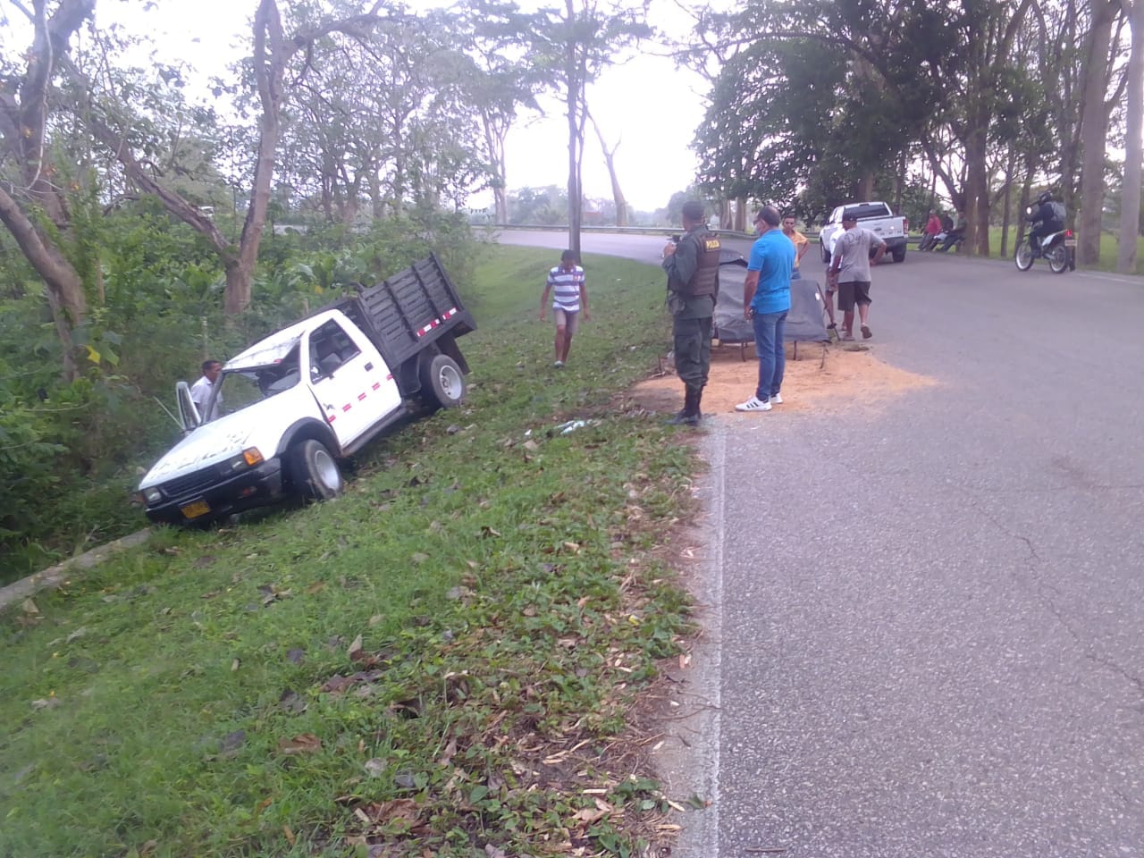 Accidente vial deja heridos a 15 estudiantes en Sucre