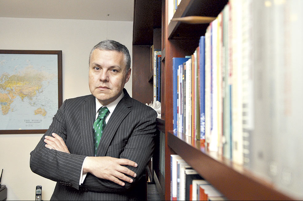 "Le aseguro que no voy a fungir de defensor del puesto"