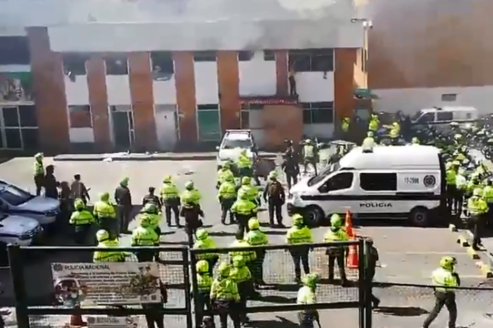 Intento de motín en estación de Policía dejó 20 heridos en Bogotá