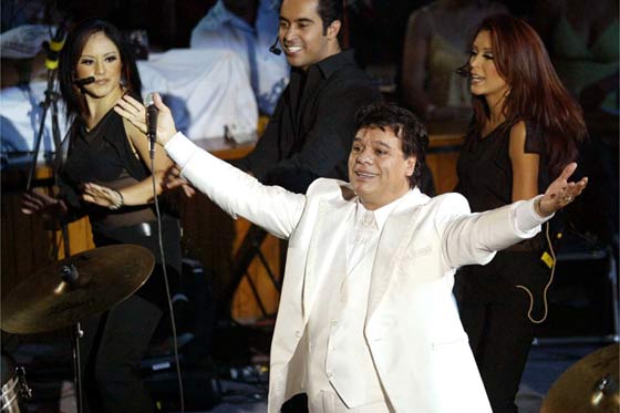 Juan Gabriel es dado de alta tras padecer neumonía