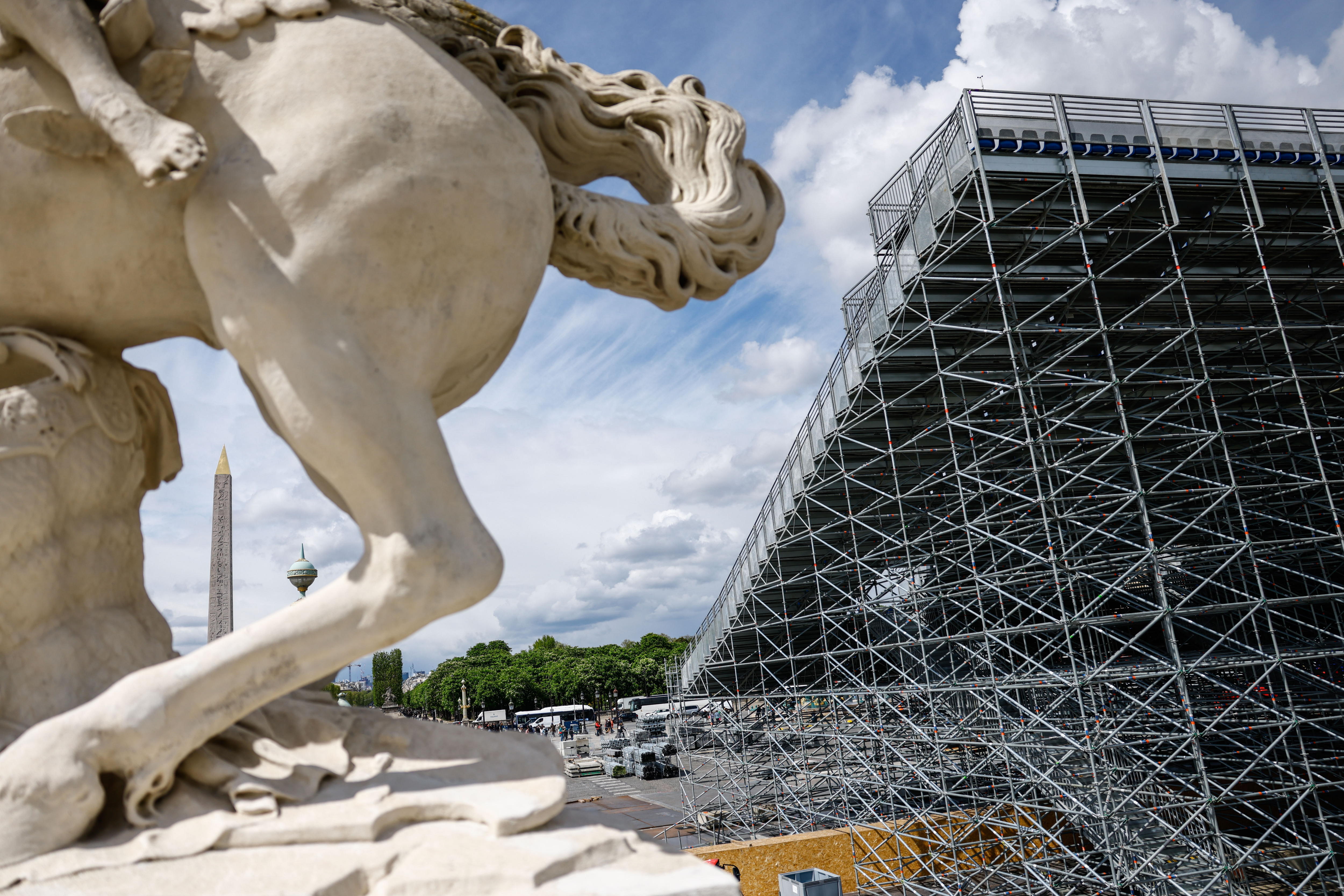 -FOTODELDÍA- PARÍS, 17/04/2024.- Vista del estado de las obras del parque de la competición de monopatines, en los preparativos para los Juegos Olímpicos París 2024, este miércoles en la Plaza de la Concordia de París. EFE//Mohammed Badra