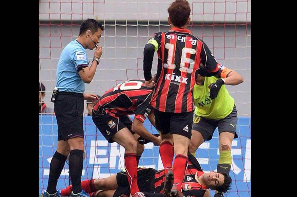 Mauricio Molina sufrió un fuerte accidente en un partido de la K League