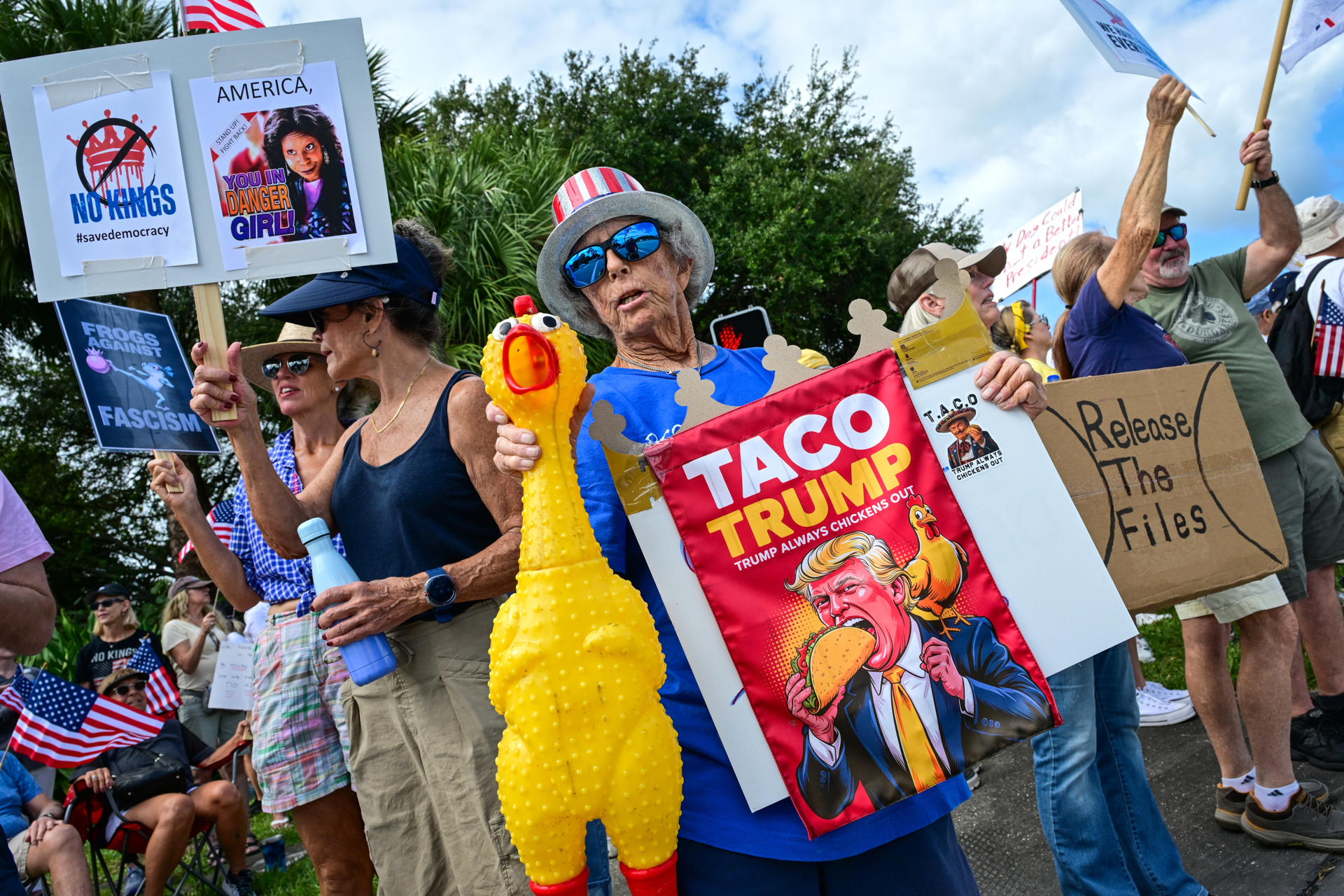 En junio, Trump prometió usar una fuerza "muy grande" si los manifestantes intentaban interrumpir el desfile militar en Washington D. C.