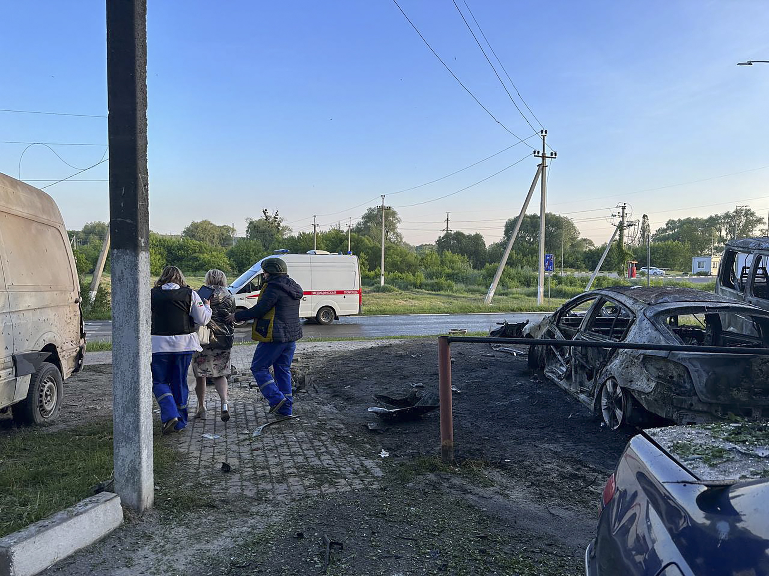 Shebekino (Russian Federation), 31/05/2023.- A handout photo made available by the Governor of Russia's Belgorod region Vyacheslav Gladkov on his Telegram channel shows the aftermath of Ukrainian shelling in the border town of Shebekino, Belgorod region, Russia, 31 May 2023. Gladkov said that the situation in Shebekino was deteriorating. Evacuation of children from the Shebekinsky and Grayvoronsky districts of the Belgorod region was set to begin on 31 May. The first group of 300 people will be sent to the city of Voronezh, the governor added. (Rusia, Ucrania) EFE/EPA/GOVERNOR OF BELGOROD REGION/HANDOUT HANDOUT HANDOUT EDITORIAL USE ONLY/NO SALES HANDOUT EDITORIAL USE ONLY/NO SALES