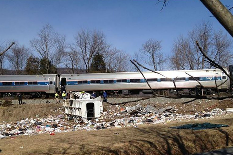 Un muerto en accidente de tren en que viajaban legisladores de EE.UU.