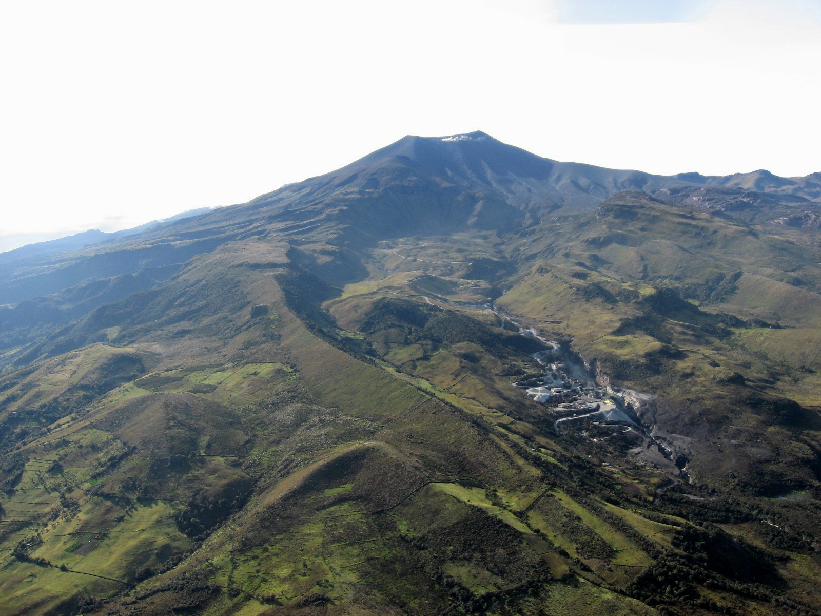 Por actividad del volcán Puracé, Aerocivil cierra aeropuerto de Popayán: lo que debe saber