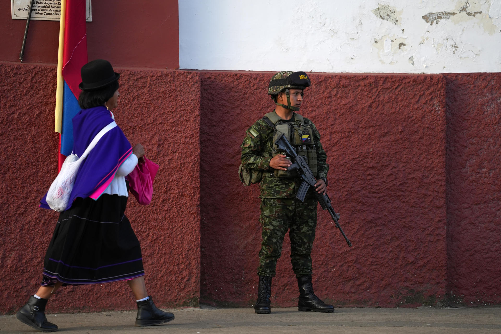 La disputa por la tierra que desató una tragedia entre los nasa y los misak en Cauca
