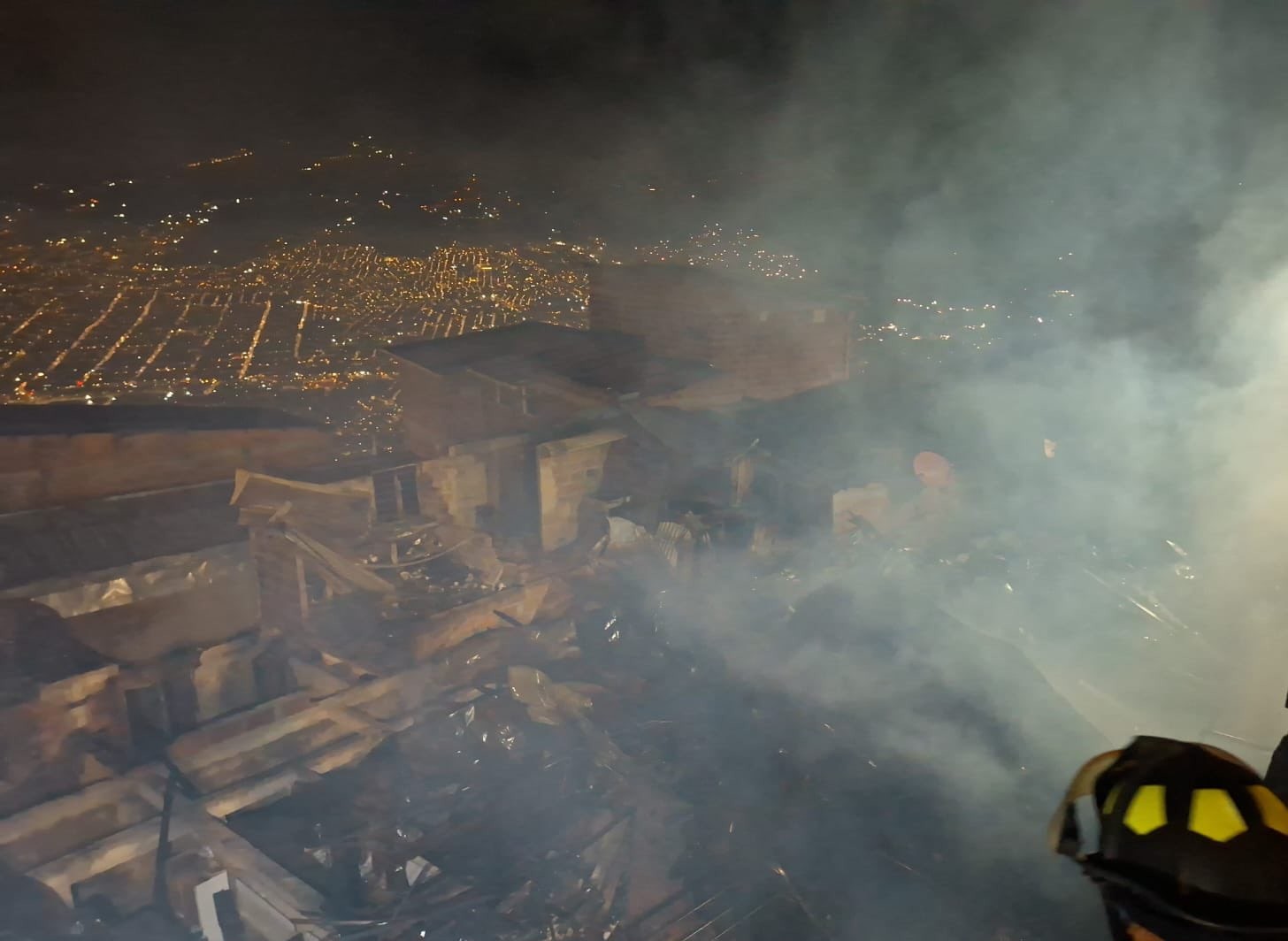 Incendio en el barrio Carpinelo de Medellín causó afectaciones en 16 edificaciones
