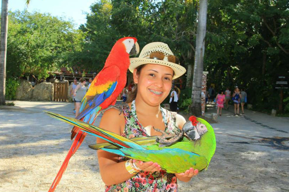 Lady Paola Jaime esperaba a su esposo en el centro comercial Andino